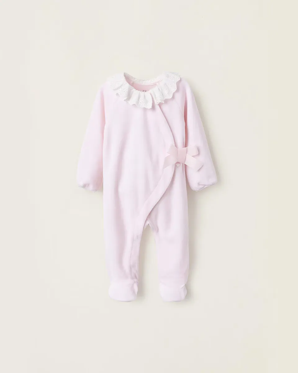 Бархатная пижама для девочки с бантом и английской вышивкой Zippy, розовый
Бархатная пижама для девочки с бантом и английской вышивкой Zippy, розовый