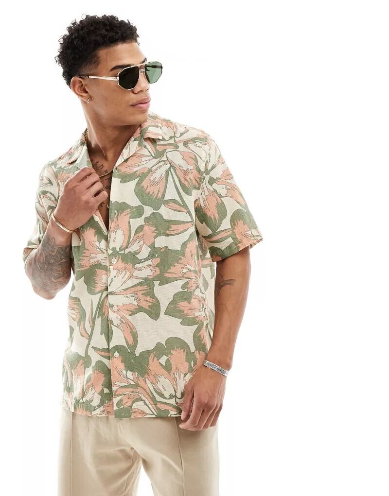 Рубашка свободного кроя ASOS с фактурным нейтральным принтом и воротником с лацканами
Рубашка свободного кроя ASOS с фактурным нейтральным принтом и воротником с лацканами