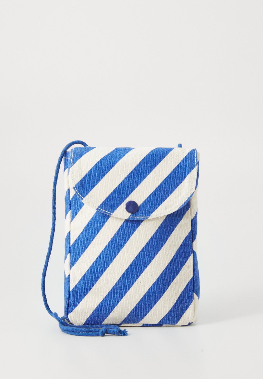 Сумка через плечо BAYLL SMALL BAG Lollys Laundry, светло-голубой
Сумка через плечо BAYLL SMALL BAG Lollys Laundry, светло-голубой