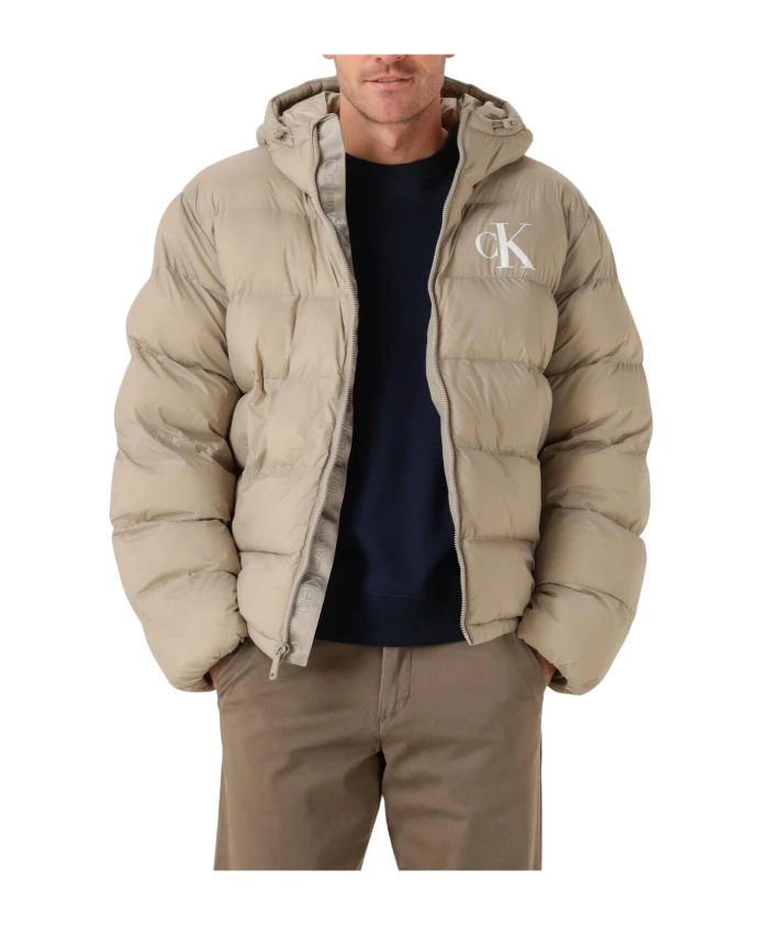 Мужская бежевая нейлоновая пуховая куртка Calvin Klein, бежевый
Мужская бежевая нейлоновая пуховая куртка Calvin Klein, бежевый