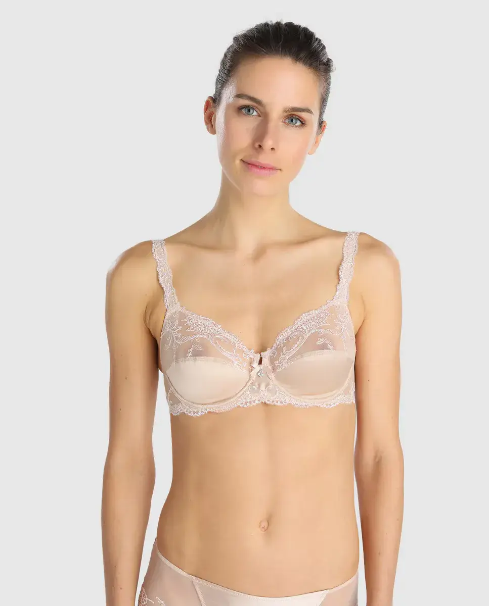 Бюстгальтер на косточках Splendeur Soie Lise Charmel, слоновая кость
Бюстгальтер на косточках Splendeur Soie Lise Charmel, слоновая кость