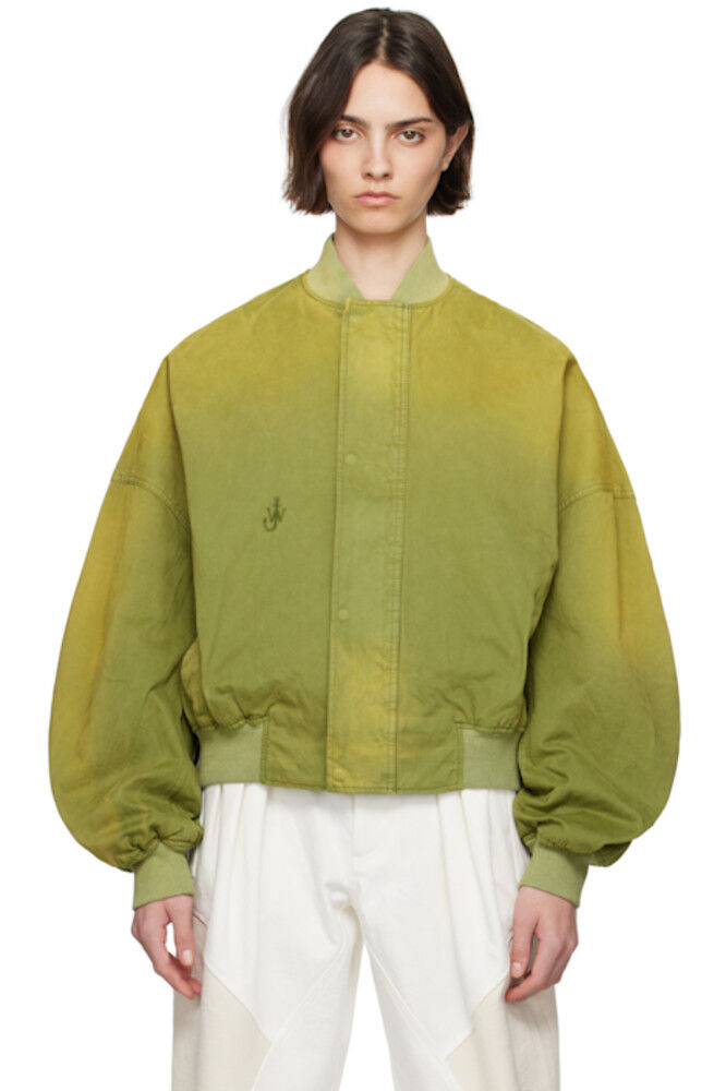 Свободная куртка-бомбер цвета хаки из хлопка JW Anderson
Свободная куртка-бомбер цвета хаки из хлопка JW Anderson