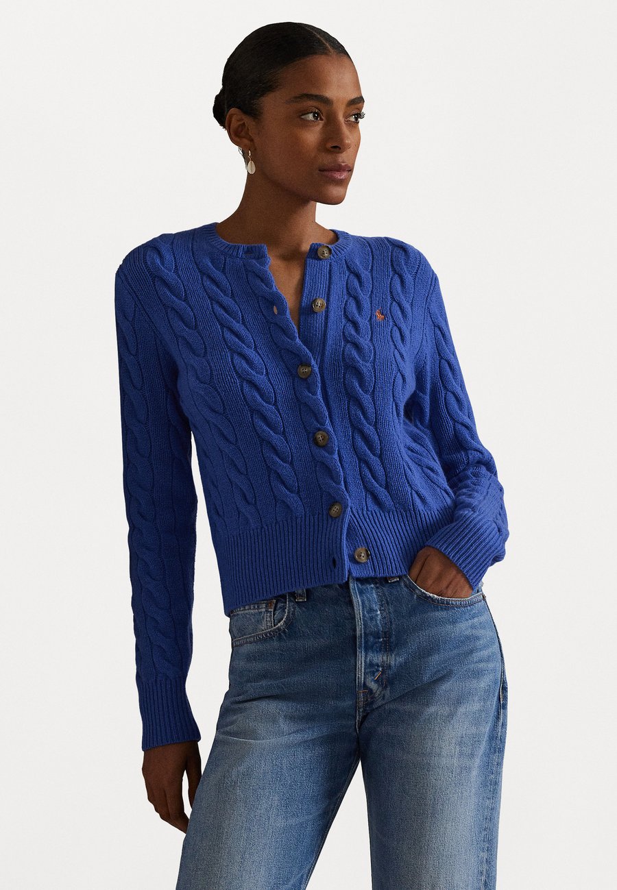 Кардиган Polo Ralph Lauren CABLE-KNIT WOOL-CASHMERE CARDIGAN, Lapis Blue/Blue
Кардиган Polo Ralph Lauren CABLE-KNIT WOOL-CASHMERE CARDIGAN, Lapis Blue/Blue