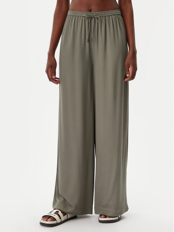 Брюки свободного покроя KW0KW02823 Calvin Klein Swimwear, зеленый
Брюки свободного покроя KW0KW02823 Calvin Klein Swimwear, зеленый