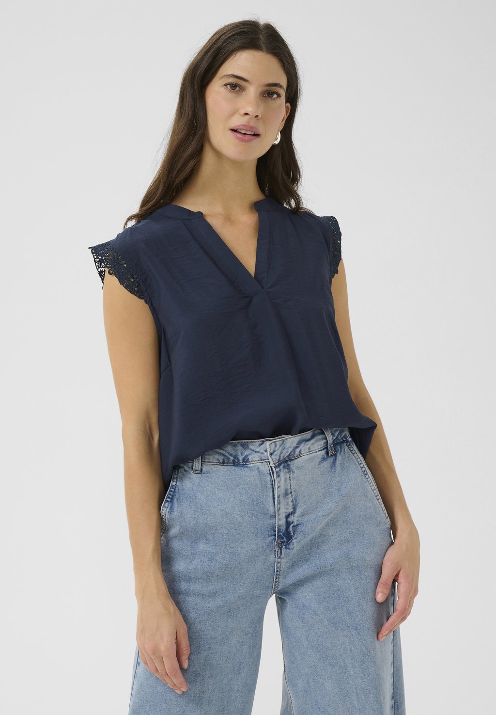 Блуза CRFRAMMY BRODERI ANGLAIS Cream, темно-синий
Блуза CRFRAMMY BRODERI ANGLAIS Cream, темно-синий