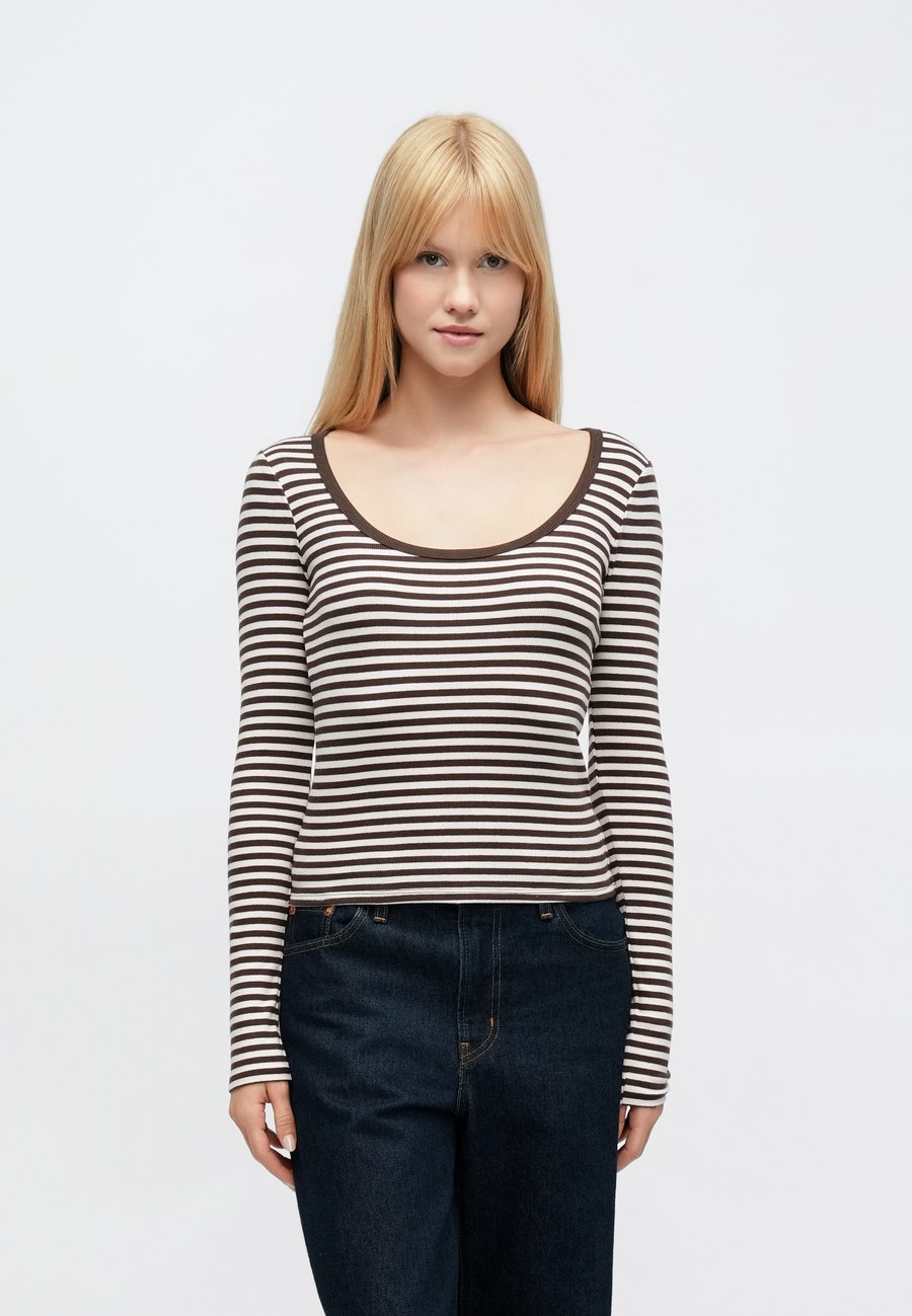 Топ Hollister Co. Long sleeved top, Dark Red
Топ Hollister Co. Long sleeved top, Dark Red