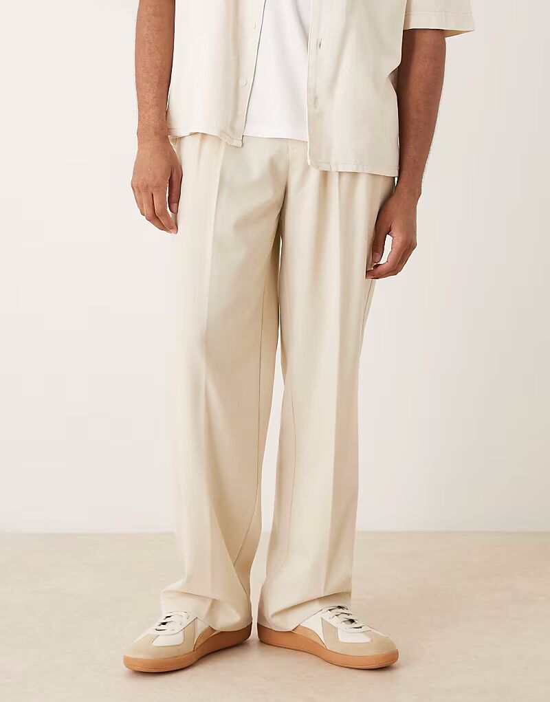 Элегантные широкие брюки со складками из светло-серой саржи Asos Design
Элегантные широкие брюки со складками из светло-серой саржи Asos Design