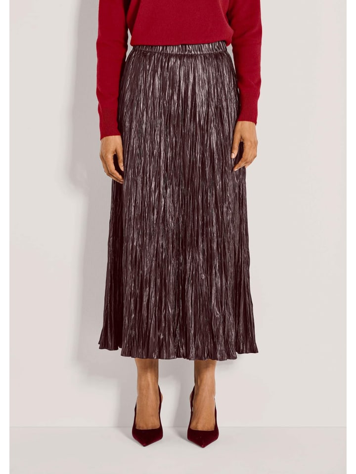 MADELEINE Блестящая юбка-трапеция рубиново-красного цвета для особых случаев
MADELEINE Блестящая юбка-трапеция рубиново-красного цвета для особых случаев