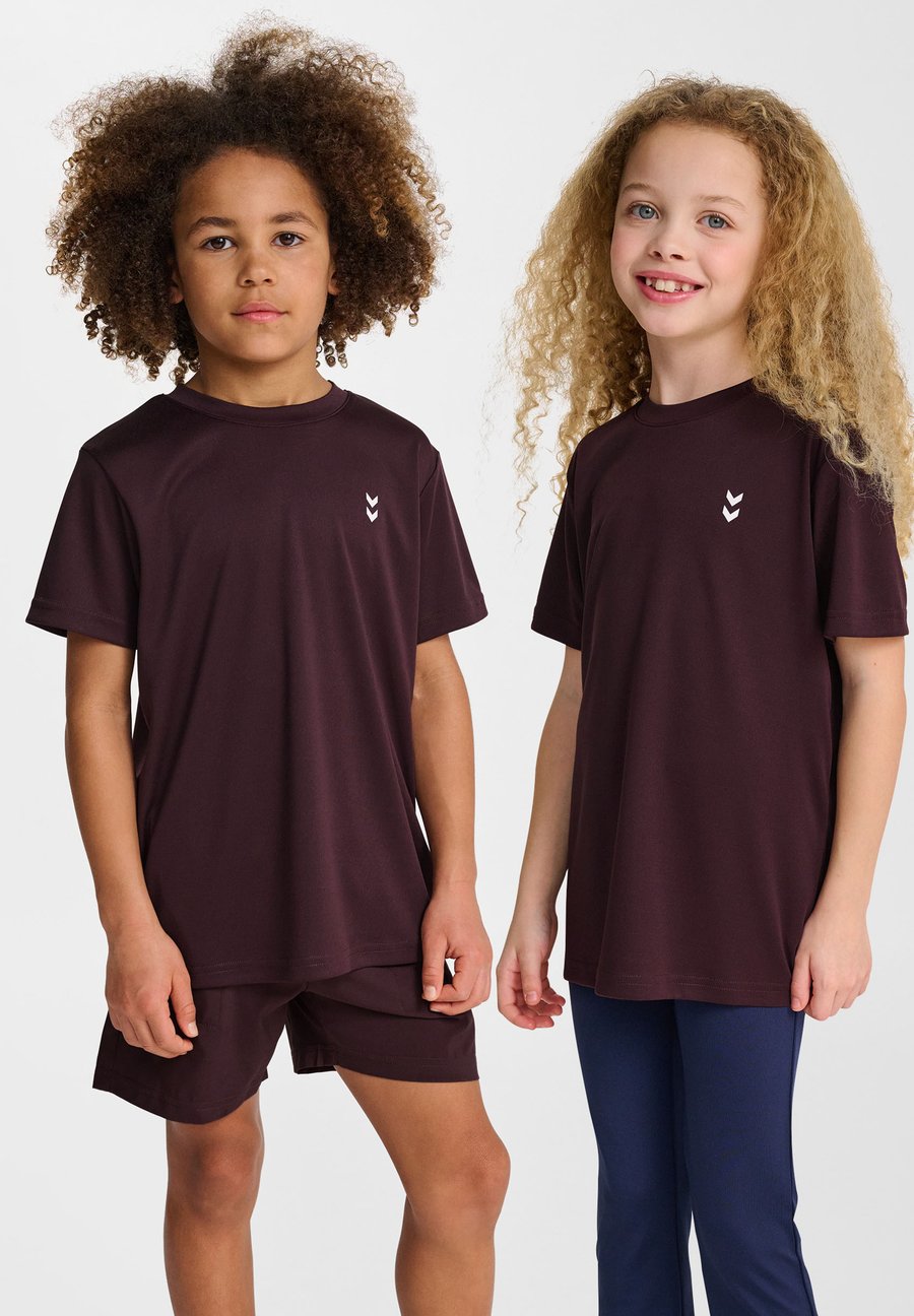 Футболка Hummel JR PULSE TRAINING , Fudge/Dark Brown
Футболка Hummel JR PULSE TRAINING , Fudge/Dark Brown