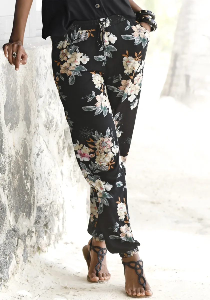 LASCANA пляжные брюки с цветочным принтом и карманами, трикотажные брюки, летние брюки, цвет Schwarz-Bedruckt
LASCANA пляжные брюки с цветочным принтом и карманами, трикотажные брюки, летние брюки, цвет Schwarz-Bedruckt