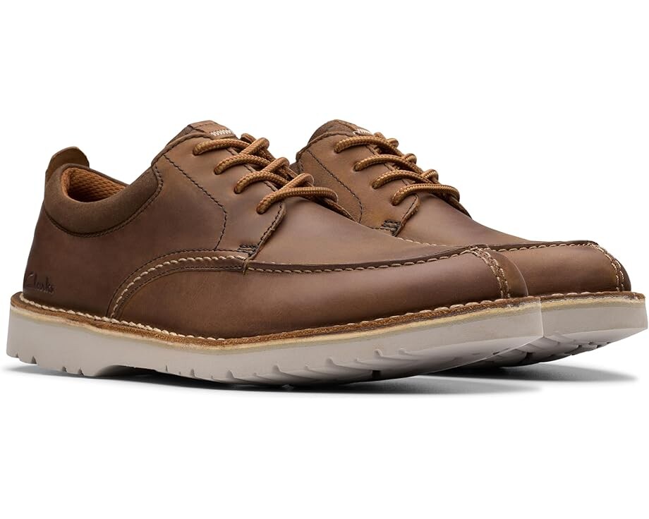 Лоферы Clarks Eastridge Moc, цвет Beeswax Leather
Лоферы Clarks Eastridge Moc, цвет Beeswax Leather