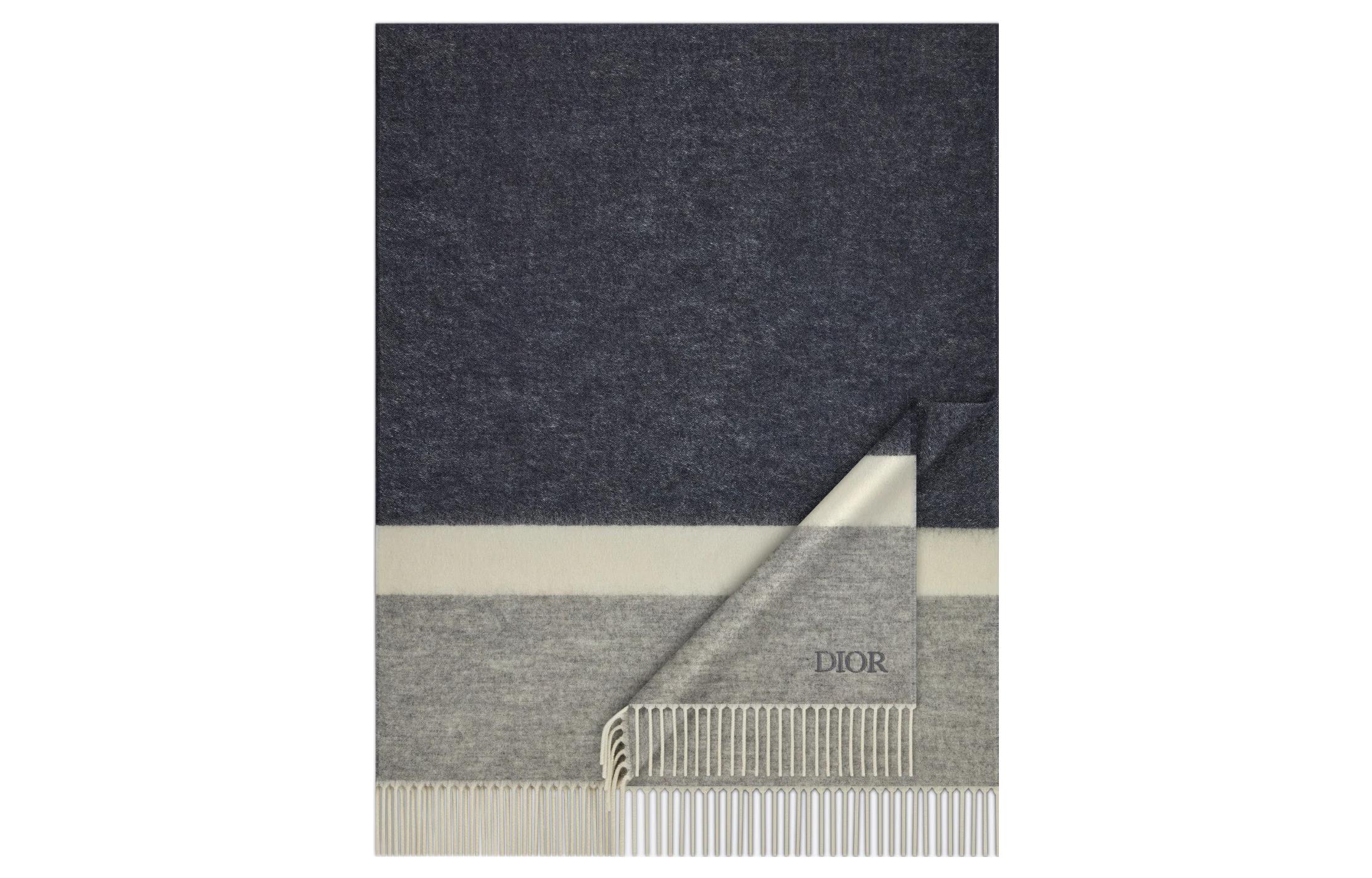 DIOR Вязаный шарф мужской серый
DIOR Вязаный шарф мужской серый