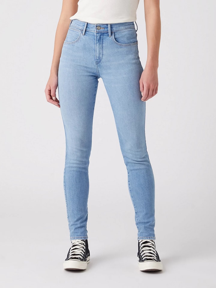 Джинсы "High Rise Skinny For Keeps" - облегающие - светло-голубого цвета Wrangler
Джинсы "High Rise Skinny For Keeps" - облегающие - светло-голубого цвета Wrangler