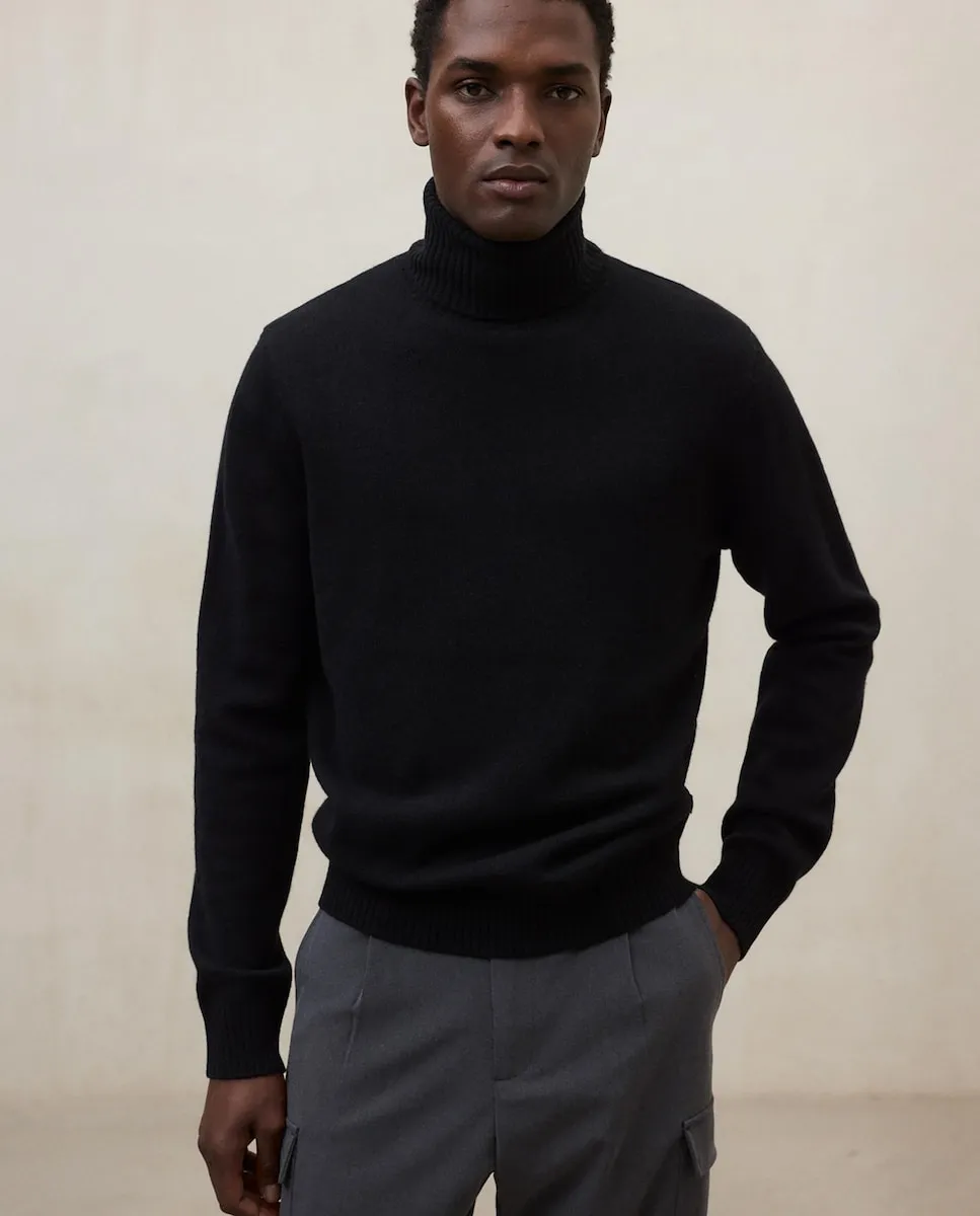 Мужской джемпер из тонкой пряжи с отложным воротником и резинкой на манжетах и поясе Ecoalf, черный
Мужской джемпер из тонкой пряжи с отложным воротником и резинкой на манжетах и поясе Ecoalf, черный