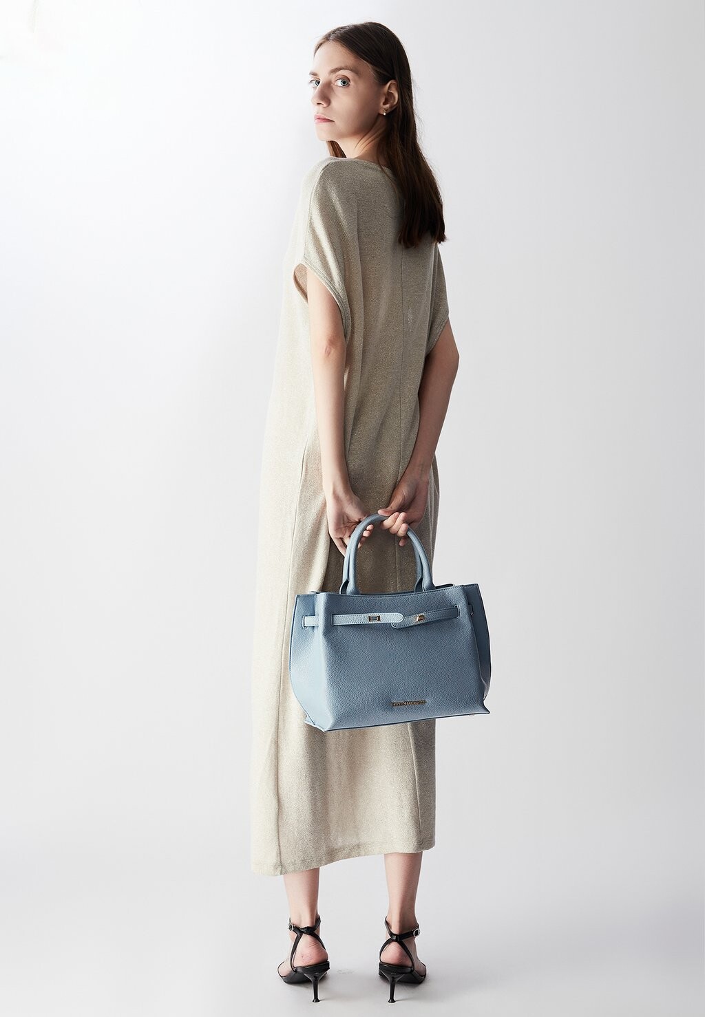 Сумка тоут Victoria Hyde с ремнем-застежкой, синий
Сумка тоут Victoria Hyde с ремнем-застежкой, синий