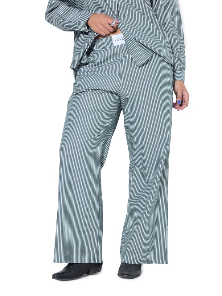 Studio Untold Брюки без шнурков темно-зеленого цвета
Studio Untold Брюки без шнурков темно-зеленого цвета