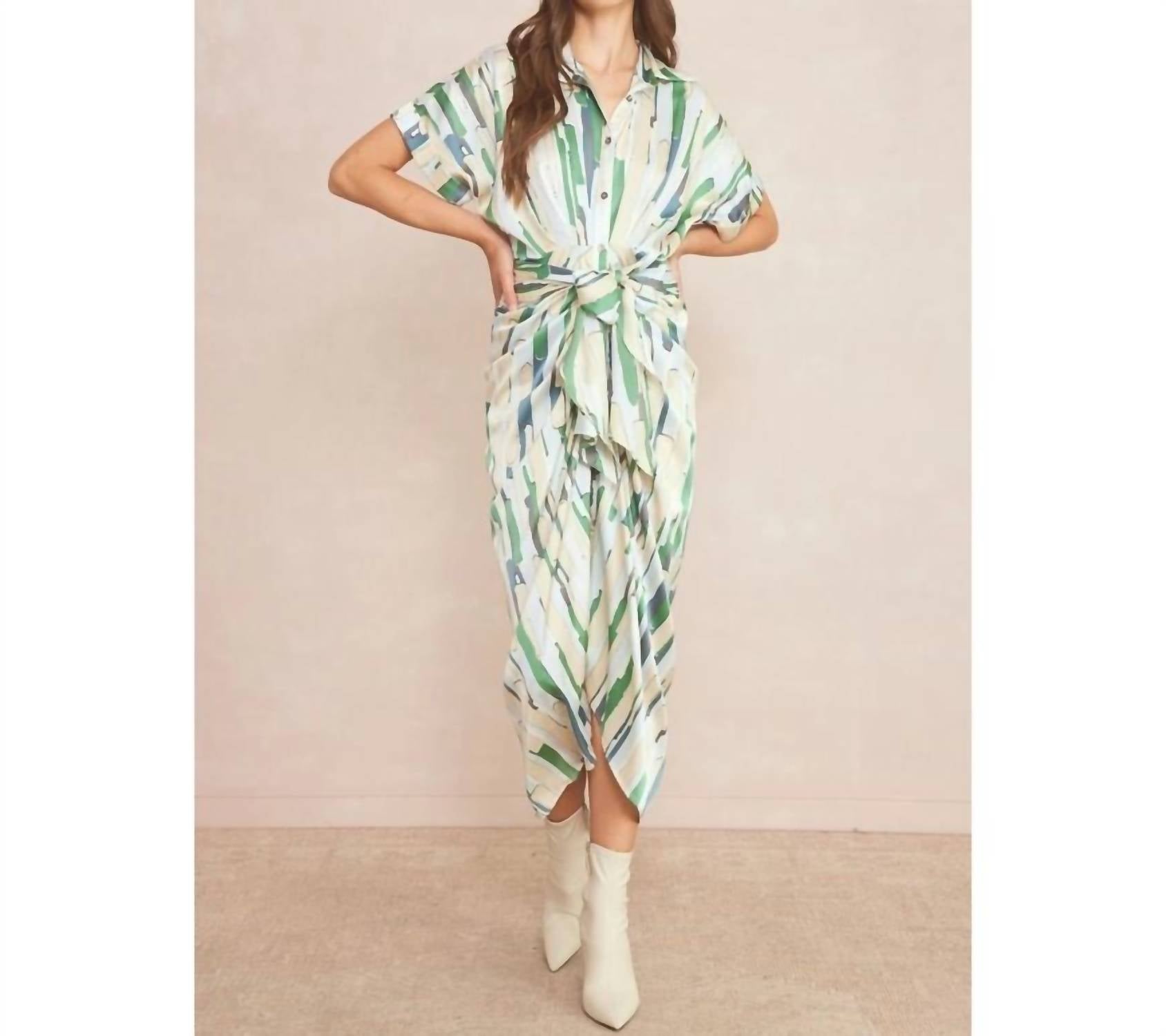 Принтованный сатиновый миди-сарафан на пуговицах в оливковой комбинации Style USA
Принтованный сатиновый миди-сарафан на пуговицах в оливковой комбинации Style USA