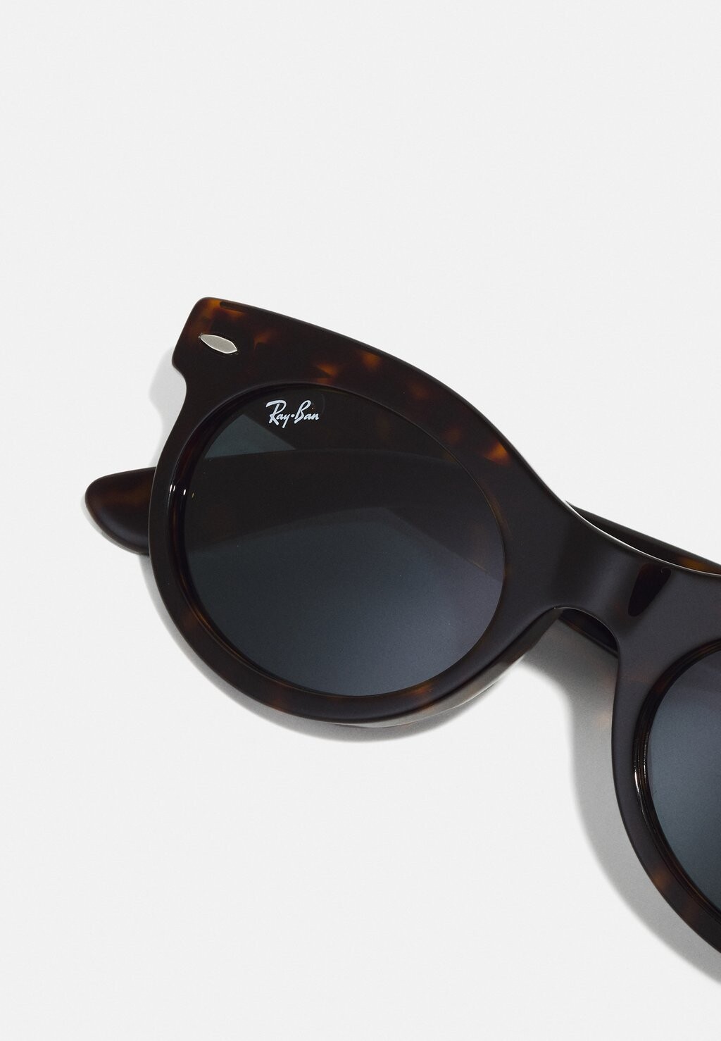 Солнцезащитные очки Wayfarer Oval Unisex Ray-Ban, гавана/синие
Солнцезащитные очки Wayfarer Oval Unisex Ray-Ban, гавана/синие