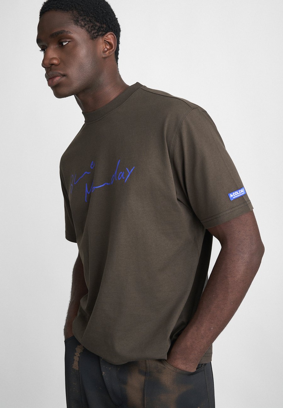 Футболка A-COLD-WALL* MONDAY, Rust/Brown, Коричневый, Футболка A-COLD-WALL* MONDAY, Rust/Brown
Футболка A-COLD-WALL* MONDAY, Rust/Brown, Коричневый, Футболка A-COLD-WALL* MONDAY, Rust/Brown