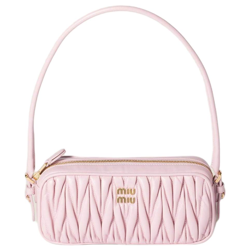 Сумка из овчины Regular Women's Snowflake Gypsum MIU MIU, basic set (bag+dust bag)
Сумка из овчины Regular Women's Snowflake Gypsum MIU MIU, basic set (bag+dust bag)