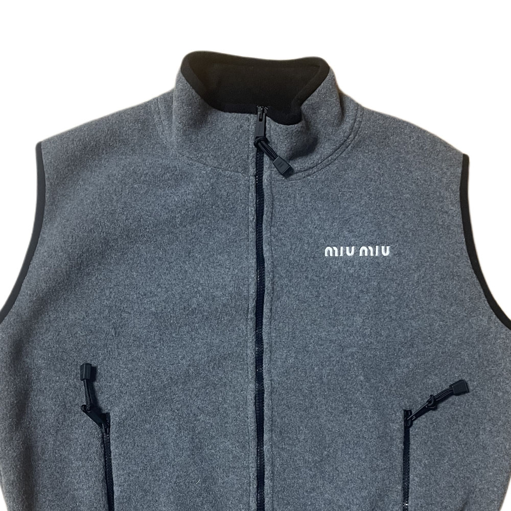 Серая флисовая толстовка MIU MIU
Серая флисовая толстовка MIU MIU