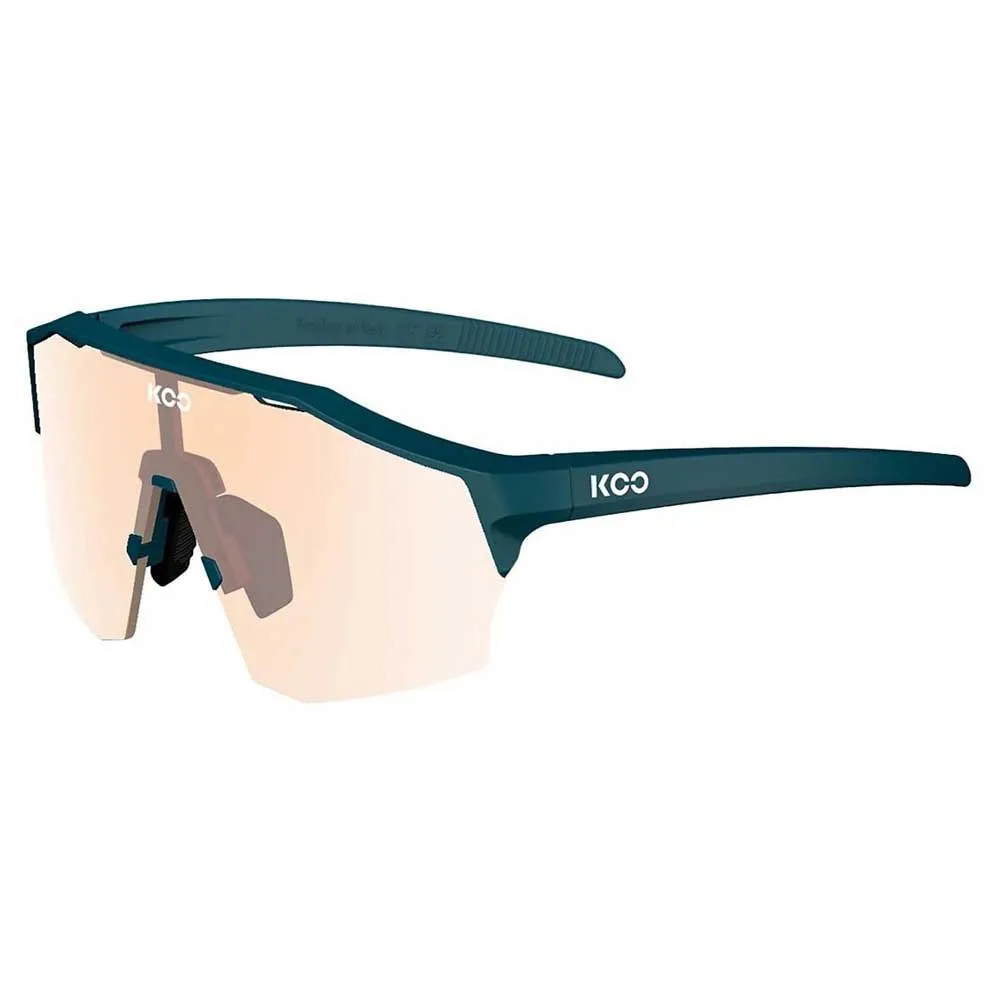 Фотохромные солнцезащитные очки KOO Alibi L, прозрачный
Фотохромные солнцезащитные очки KOO Alibi L, прозрачный