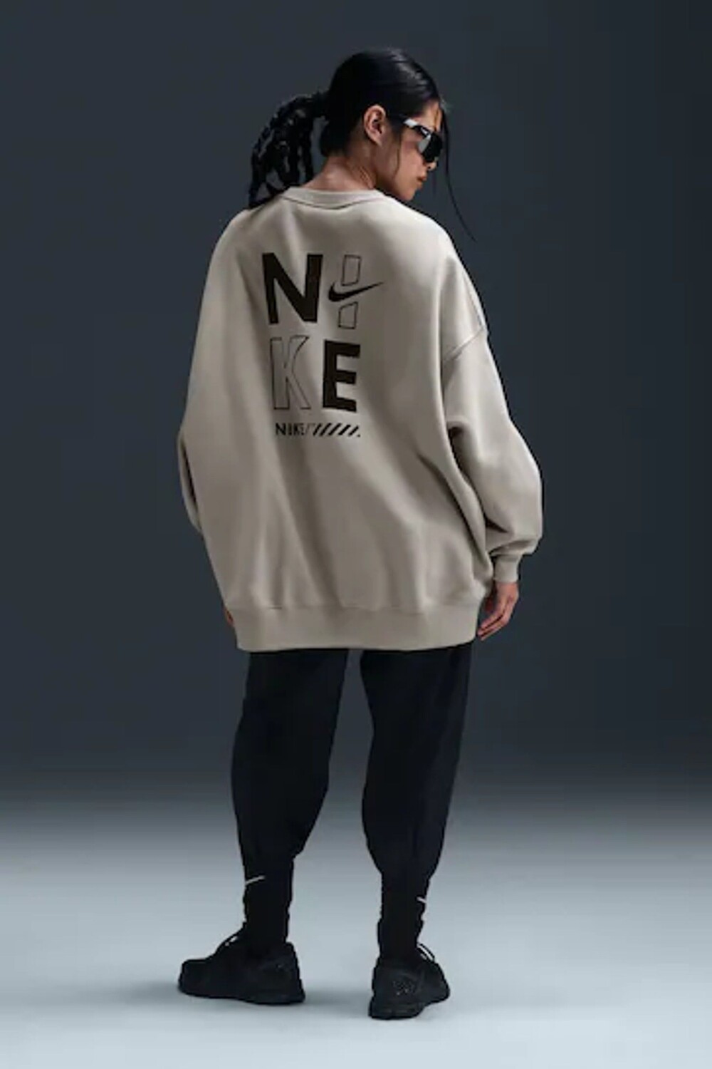 Толстовка с круглым вырезом и принтом логотипа на спине Nike, черный
Толстовка с круглым вырезом и принтом логотипа на спине Nike, черный