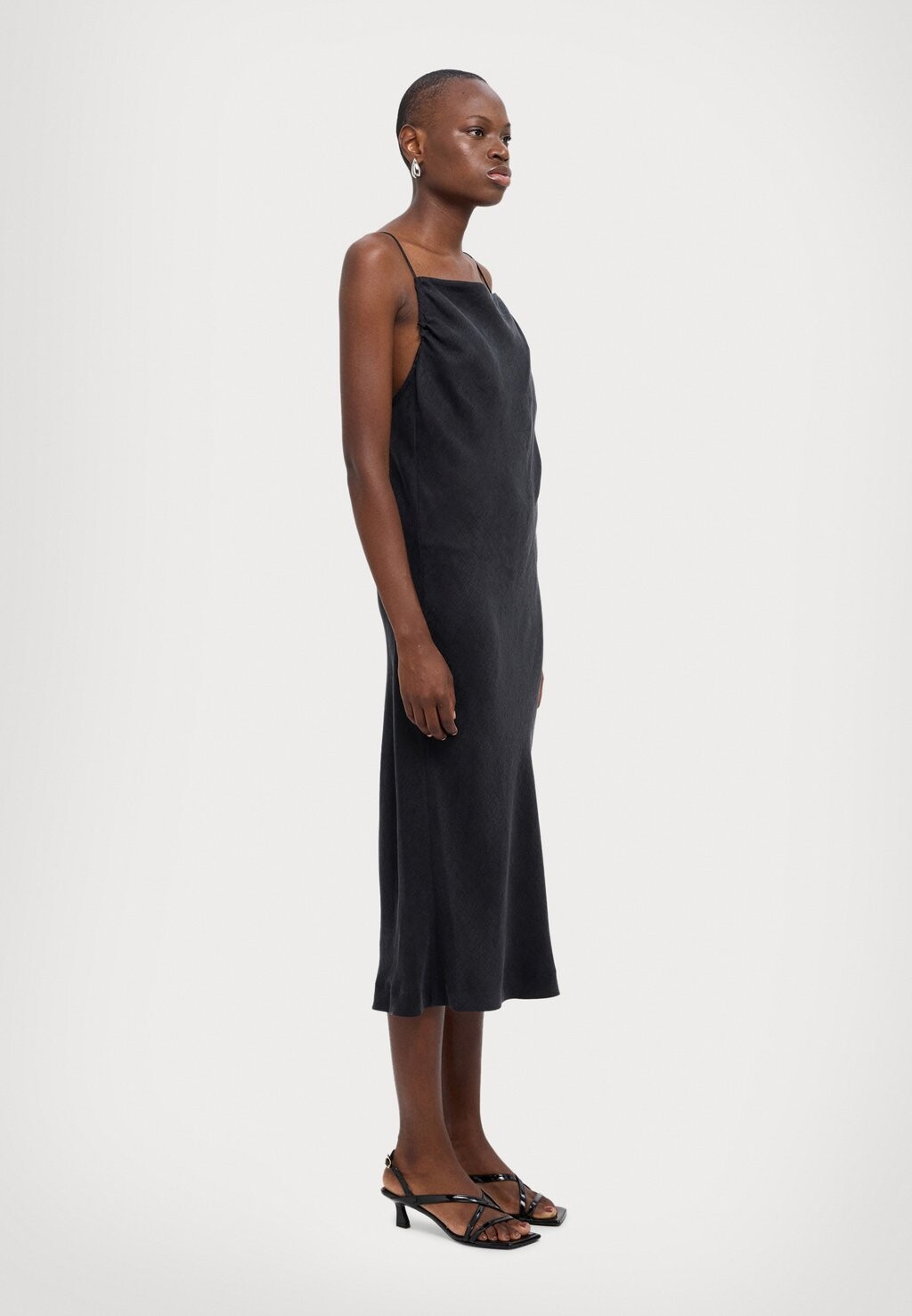 Повседневное платье SORPHEA Iro, черный
Повседневное платье SORPHEA Iro, черный