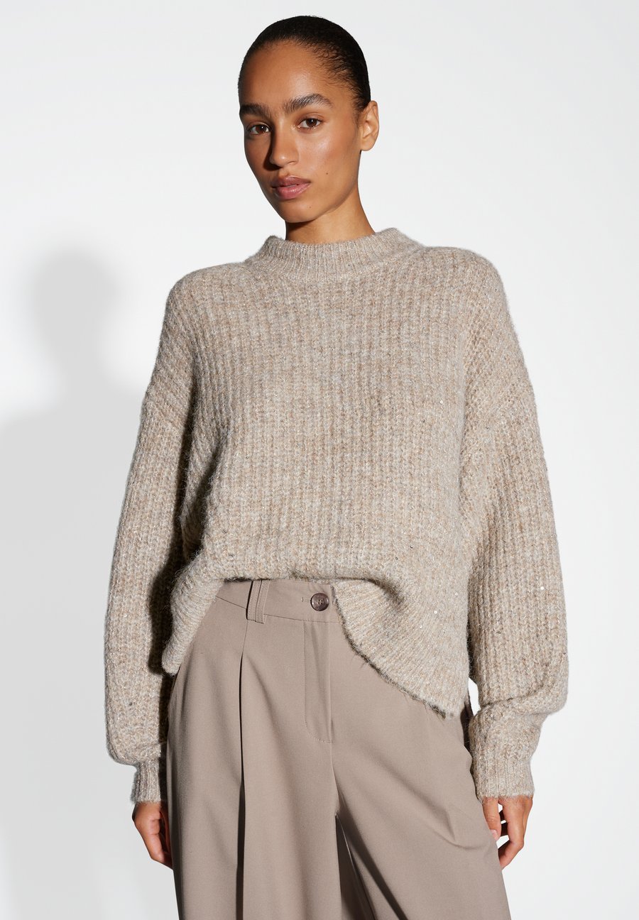Джемпер OPUS WIDE FIT STRAIGHT CUT, Warm Taupe/Taupe
Джемпер OPUS WIDE FIT STRAIGHT CUT, Warm Taupe/Taupe