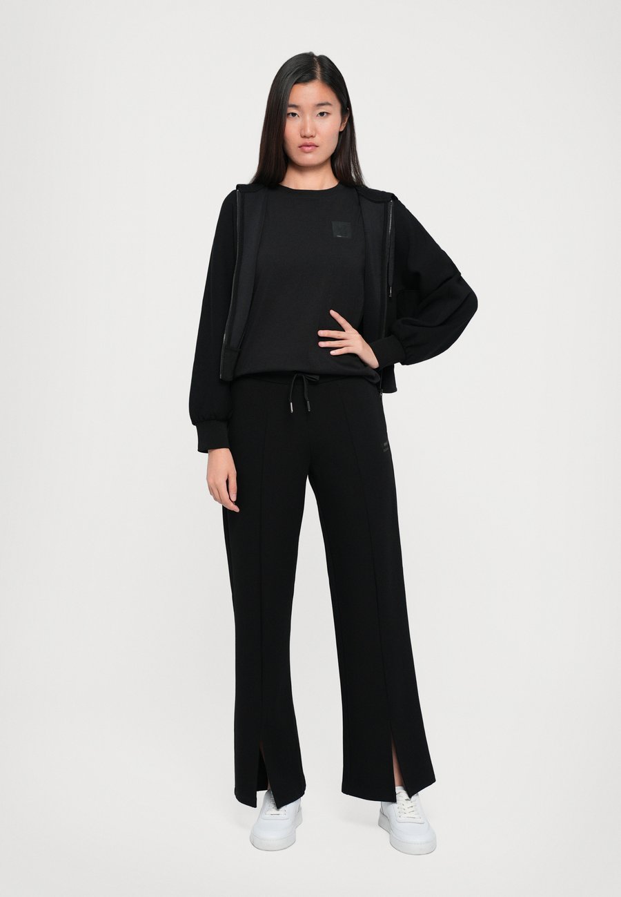 Футболка Armani Exchange Basic T-shirt, Black, Черный, Футболка Armani Exchange Basic T-shirt, Black
Футболка Armani Exchange Basic T-shirt, Black, Черный, Футболка Armani Exchange Basic T-shirt, Black