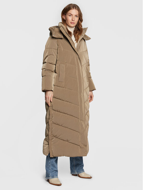 Пуховик стандартного кроя Calvin Klein, бежевый
Пуховик стандартного кроя Calvin Klein, бежевый