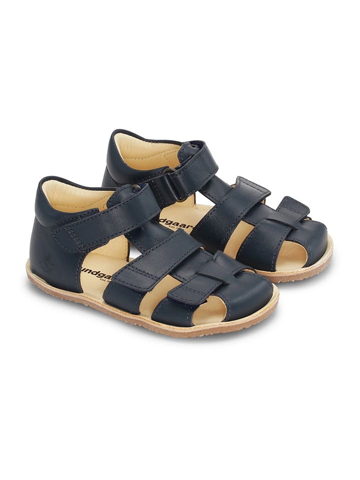 Bundgaard Кожаные полусандалии "Savi" темно-синего цвета, обутые в обувь
Bundgaard Кожаные полусандалии "Savi" темно-синего цвета, обутые в обувь