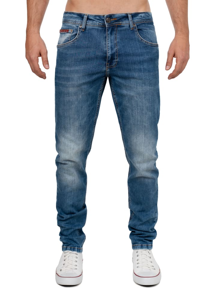 Джинсы синего цвета Cipo & Baxx
Джинсы синего цвета Cipo & Baxx