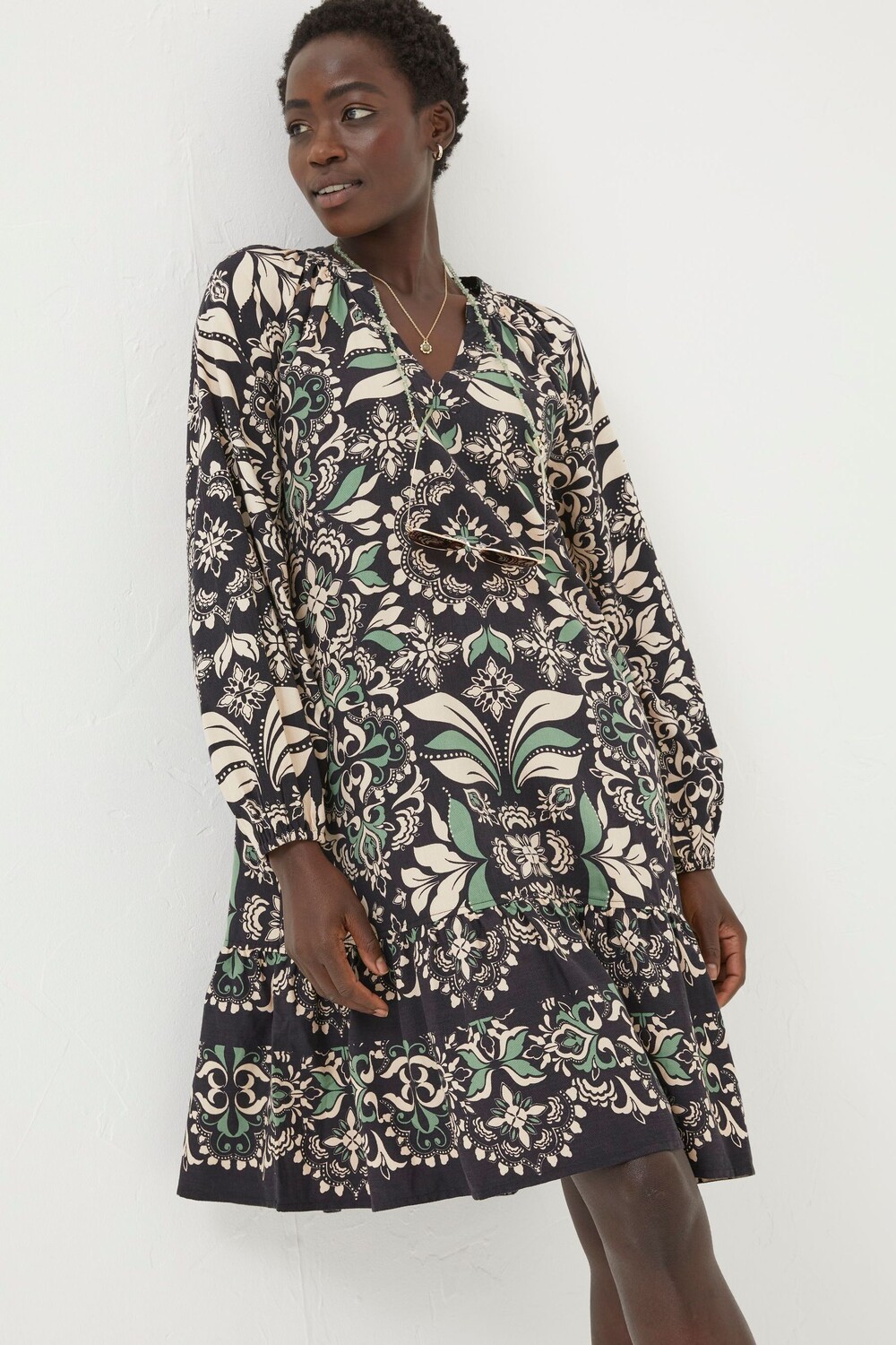 Платье-Туника Fatface amy с мозаичным принтом в виде листьев Fat Face, черный
Платье-Туника Fatface amy с мозаичным принтом в виде листьев Fat Face, черный