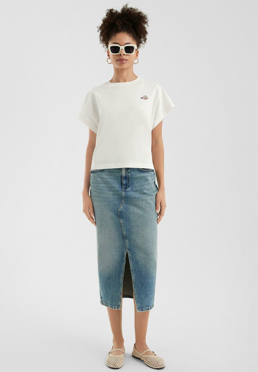 Футболка QS MIT KLEINER STICKEREI, Creme/Off-White, Белый, Футболка QS MIT KLEINER STICKEREI, Creme/Off-White
Футболка QS MIT KLEINER STICKEREI, Creme/Off-White, Белый, Футболка QS MIT KLEINER STICKEREI, Creme/Off-White