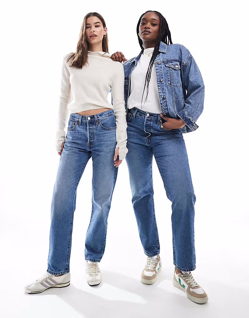 Джинсы 501 прямого кроя, средне-синего цвета Levi'S
Джинсы 501 прямого кроя, средне-синего цвета Levi'S