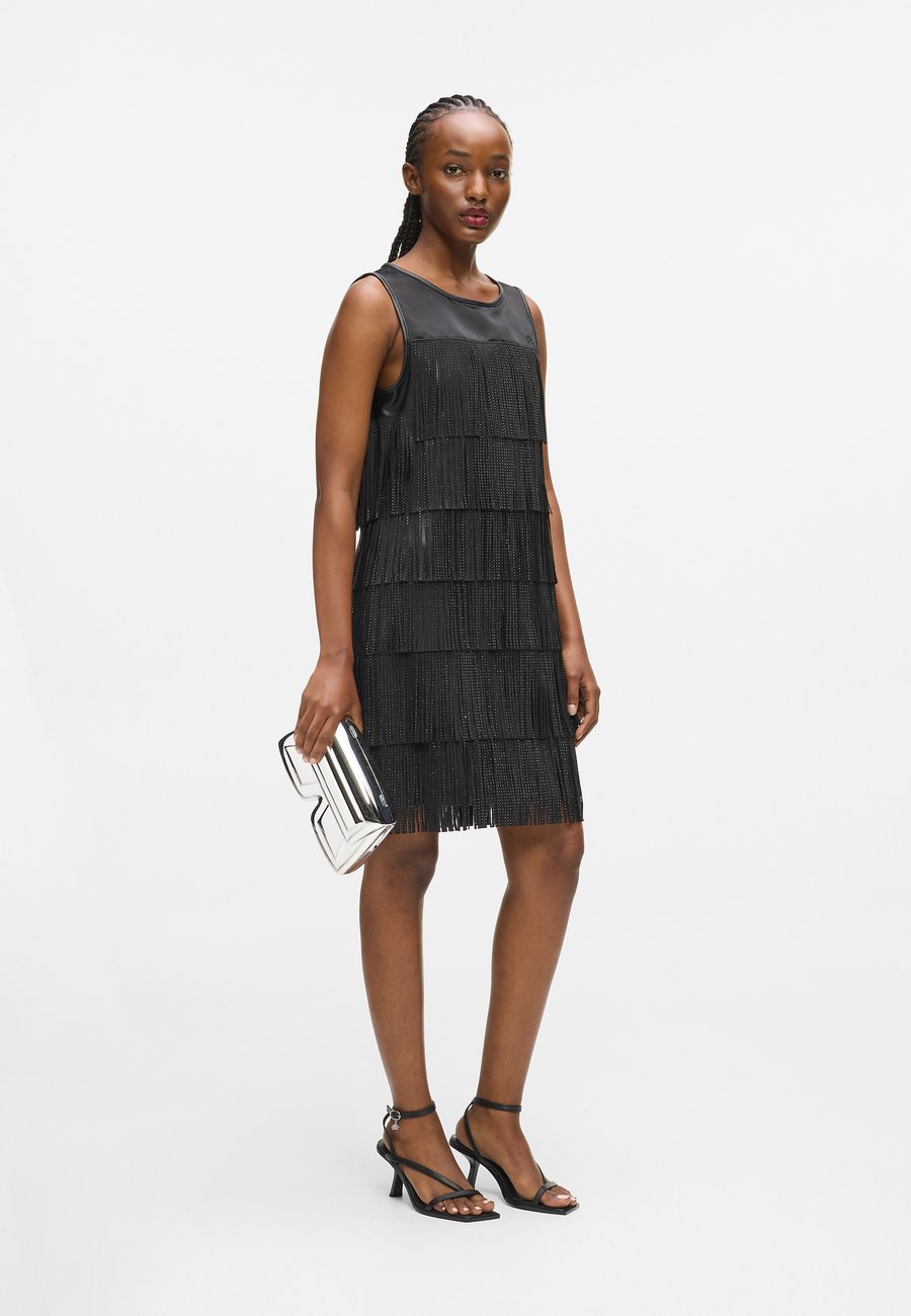 Клатч KARL LAGERFELD IKON HARD, Silver Metal/Silver-Coloured
Клатч KARL LAGERFELD IKON HARD, Silver Metal/Silver-Coloured