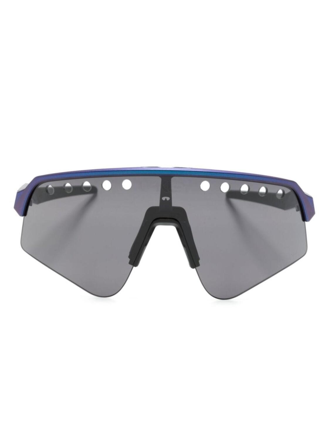 Oakley солнцезащитные очки Sutro Lite Sweep с защитной оправой, синий
Oakley солнцезащитные очки Sutro Lite Sweep с защитной оправой, синий