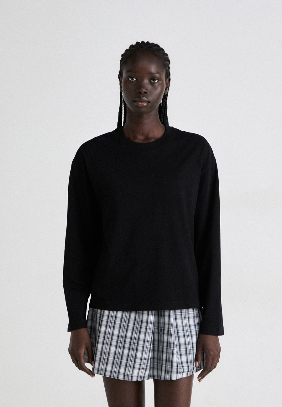 Топ Gina Tricot BASIC LONG SLEEVE TEE, Black
Топ Gina Tricot BASIC LONG SLEEVE TEE, Black