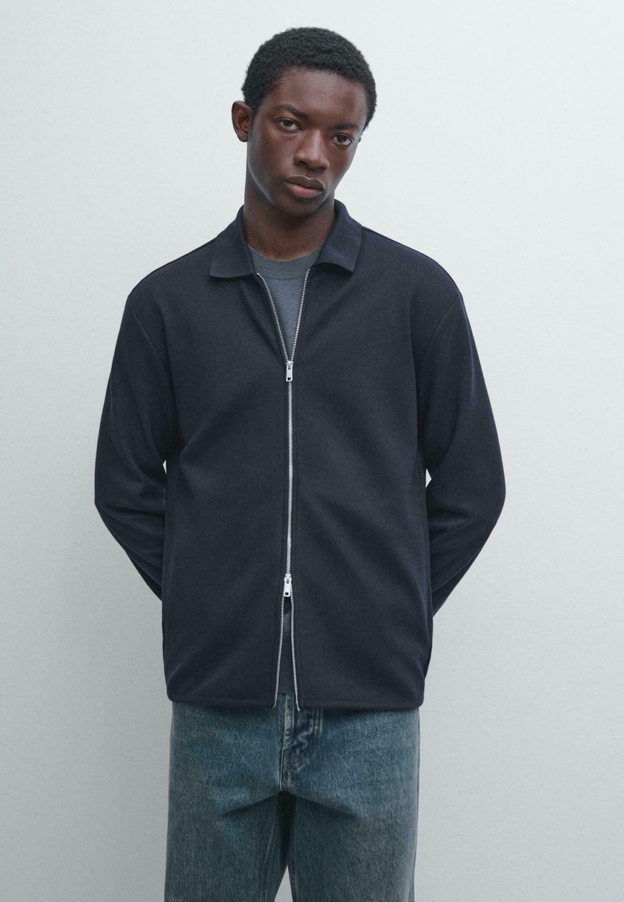 Куртка Massimo Dutti WITH COLLAR , Dark Blue
Куртка Massimo Dutti WITH COLLAR , Dark Blue