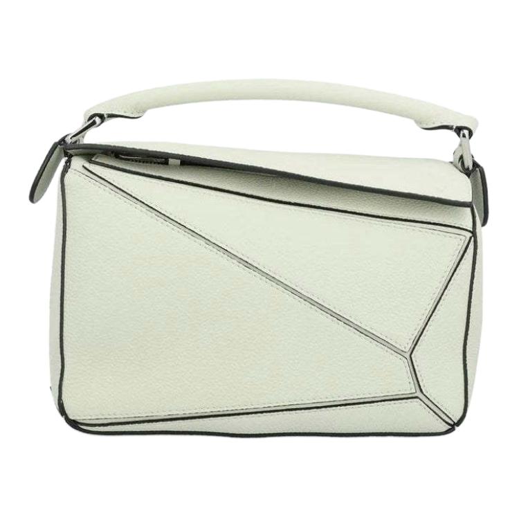 LOEWE Сумка через плечо из телячьей кожи с текстурой пазла
LOEWE Сумка через плечо из телячьей кожи с текстурой пазла