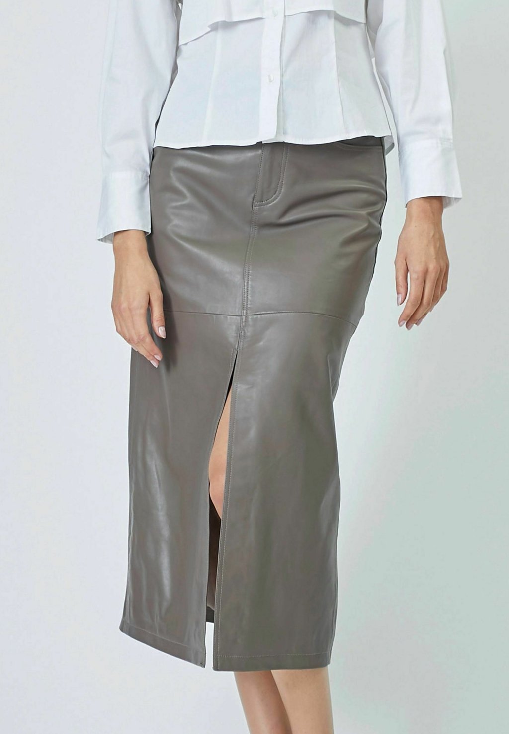 Кожаная юбка PHOEBECC LEATHER SLIT SKIRTCOUTURE - A-line skirt Co'couture, серый
Кожаная юбка PHOEBECC LEATHER SLIT SKIRTCOUTURE - A-line skirt Co'couture, серый