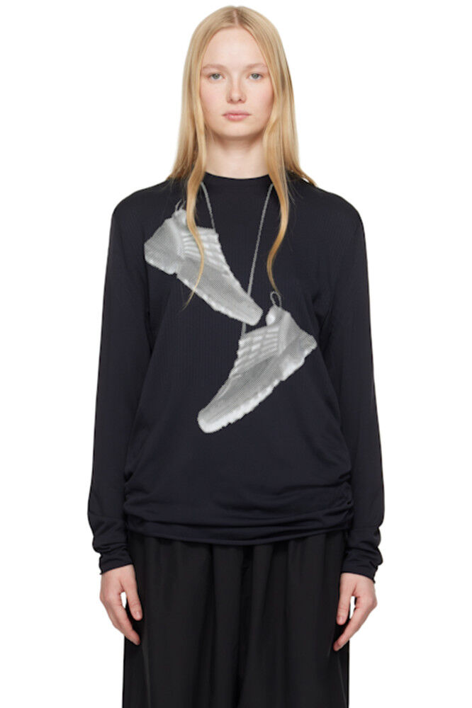 Черная спортивная футболка Salomon Edition с принтом кроссовок MM6 Maison Margiela
Черная спортивная футболка Salomon Edition с принтом кроссовок MM6 Maison Margiela