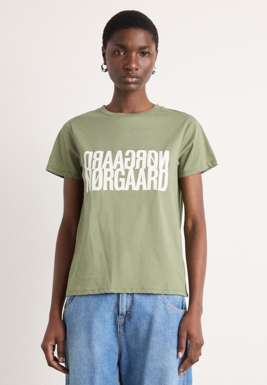 Футболка Mads Nørgaard TRENDA TEE, Four Leaf Clover/Evergreen, Зеленый, Футболка Mads Nørgaard TRENDA TEE, Four Leaf Clover/Evergreen
Футболка Mads Nørgaard TRENDA TEE, Four Leaf Clover/Evergreen, Зеленый, Футболка Mads Nørgaard TRENDA TEE, Four Leaf Clover/Evergreen