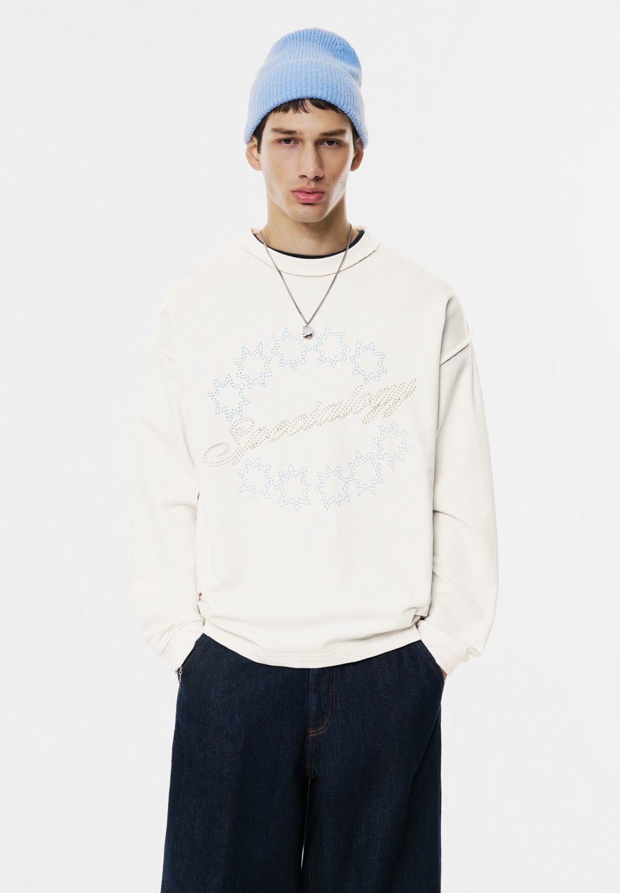Толстовка PULL&BEAR BOXY FIT, White
Толстовка PULL&BEAR BOXY FIT, White