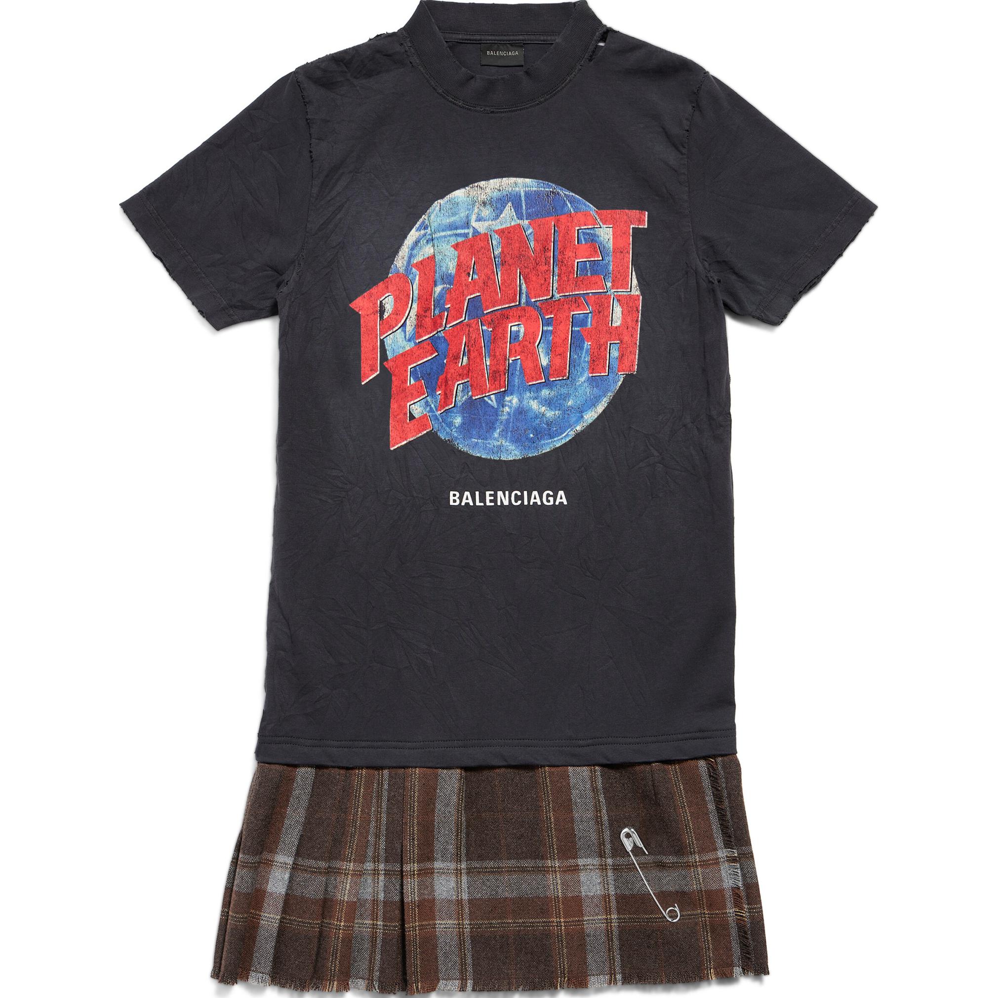 Футболка-платье Balenciaga "Разрушенная планета Земля" в черно-коричневом цвете
Футболка-платье Balenciaga "Разрушенная планета Земля" в черно-коричневом цвете