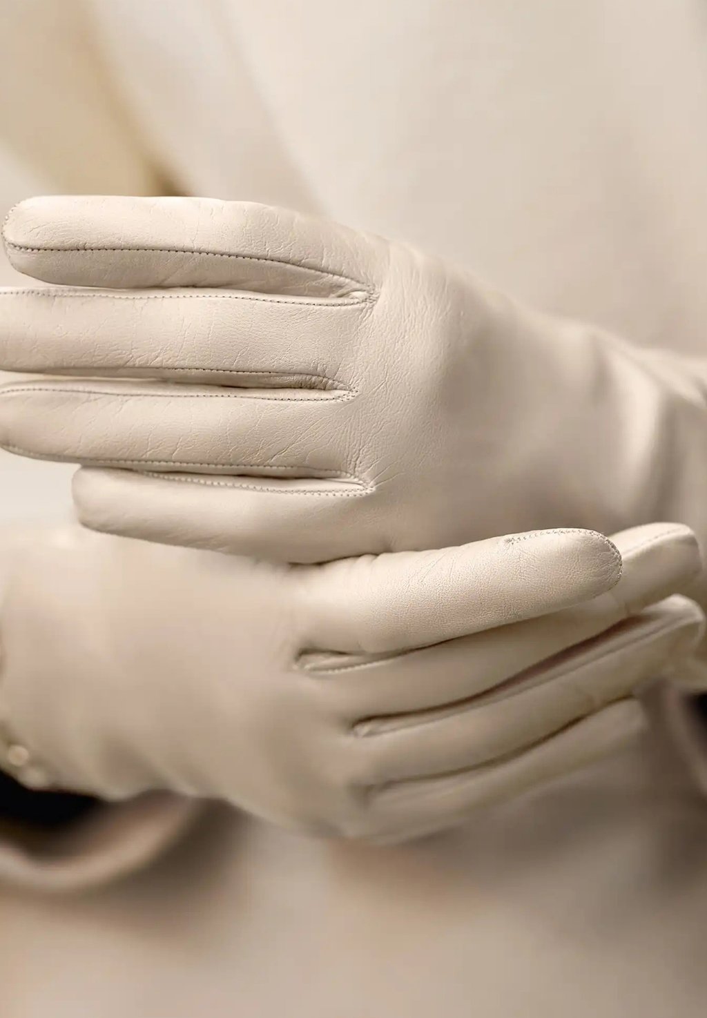 Перчатки Isabel Bernard, молочный
Перчатки Isabel Bernard, молочный