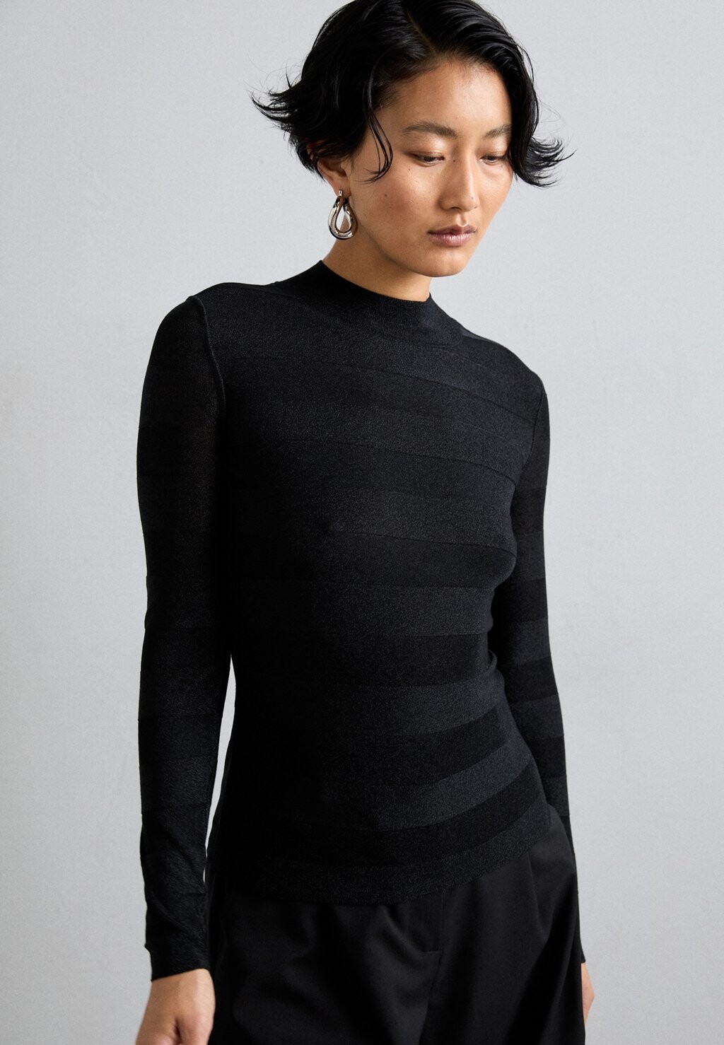 Джемпер MAGLIA Emporio Armani, черный
Джемпер MAGLIA Emporio Armani, черный