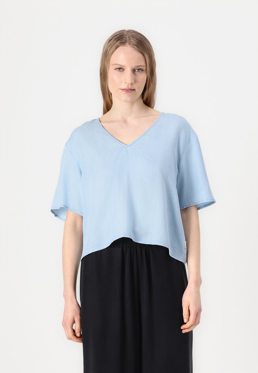 Блуза TOM TAILOR DENIM V NECK, Light Stone Bright Blue Denim/Light-Blue Denim
Блуза TOM TAILOR DENIM V NECK, Light Stone Bright Blue Denim/Light-Blue Denim