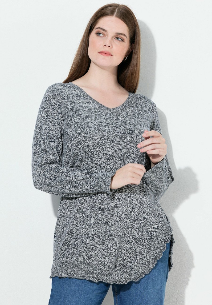 Джемпер Ulla Popken VOLANTS V-AUSSCHNITT LANGARM, Marine/Dark Blue
Джемпер Ulla Popken VOLANTS V-AUSSCHNITT LANGARM, Marine/Dark Blue